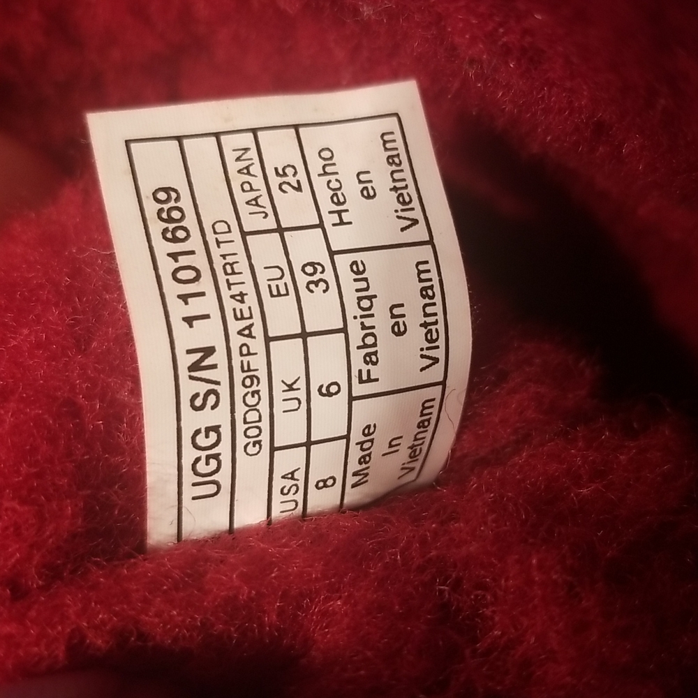 UGG red Bailey boots. Size 8 - Picture 6 of 7